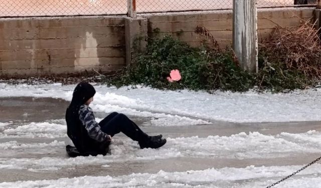 Şiddetli dolu Mersin’i vurdu