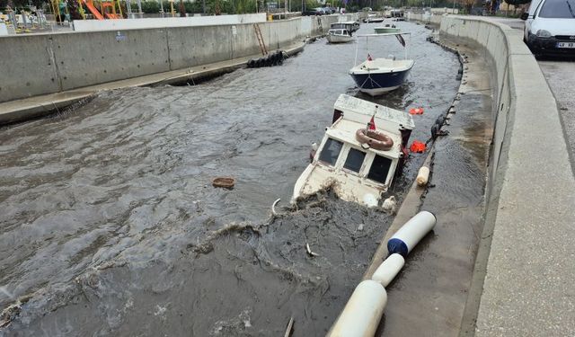 Muğla'da fırtına tekneleri batırdı