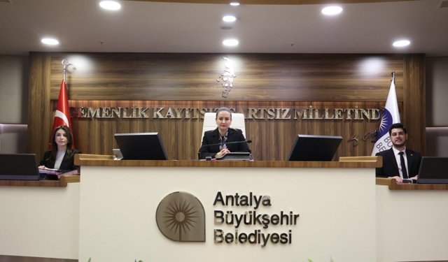 Kocagöz ile Özdemir karşı karşıya gelmişti: Pazar yeri meclise gelmeyecek!