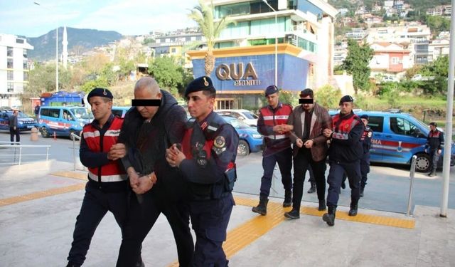 Alanya’da tapu çetesi çökertildi!