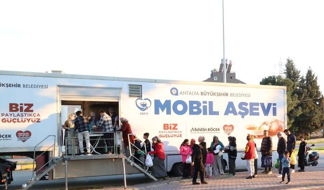 Antalya mobil aşevi her gün bin kişiye iftar yemeği dağıtıyor