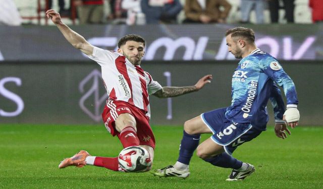 Antalyaspor Ballet’in golleriyle ilk yarıyı 2-0 önde tamamladı