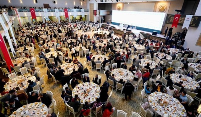 Antalya Vakıflar Müdürlüğü, Ramazan'ın bereketini iftar sofralarıyla yayıyor