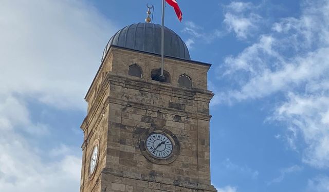 Antalya’da Saat Kulesi’nin saati yine durdu!