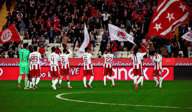 Karagümrük mağlubiyeti sonrası taraftardan Antalyaspor'a tam destek