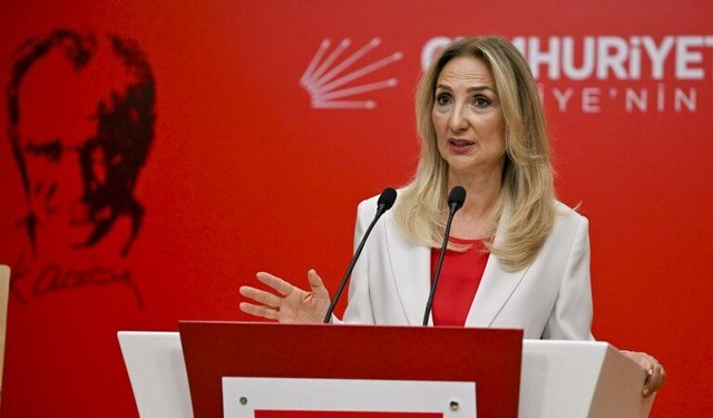 CHP'li Aylin Nazlıaka, Antalya'da otizmli oğlu için falezlere çıkan anneyi ziyaret etti