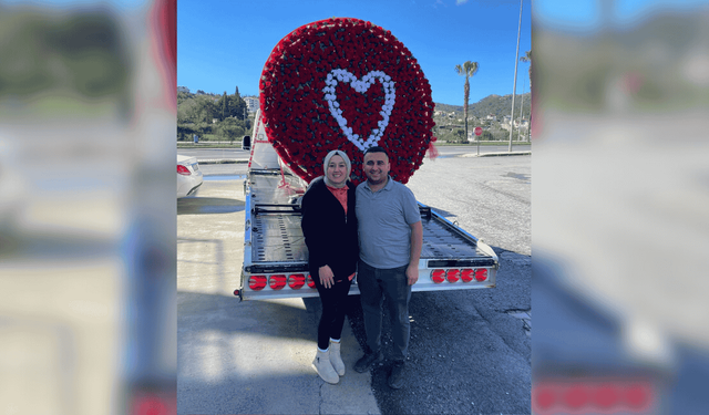 Çekici vincini 777 güllü kalbe dönüştürdü