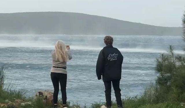 Şiddetli rüzgar Bodrum’u vurdu