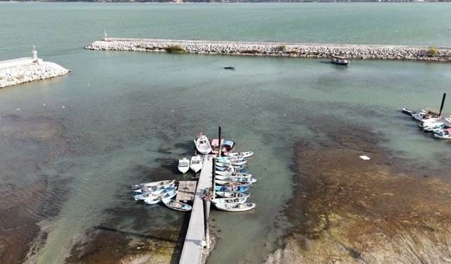 Eğirdir Gölü 25 santimetre yükseldi! Yağışlar üreticiye umut oldu