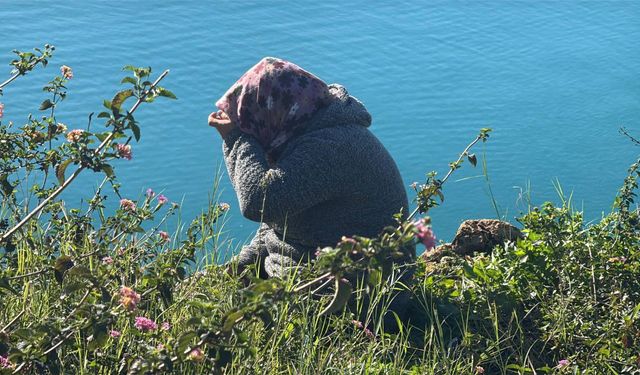 Antalya'da oğlu için falezlere çıkan anne, yürekleri ağza getirdi