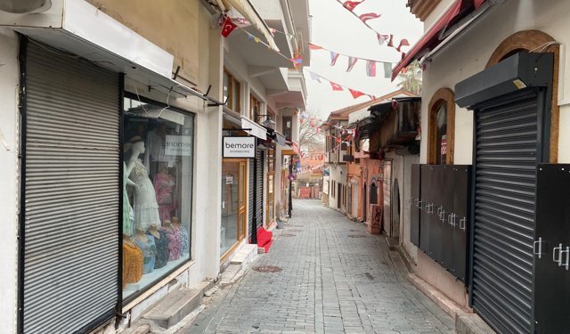 Kaleiçi'nde esnaf kepenk indirdi!