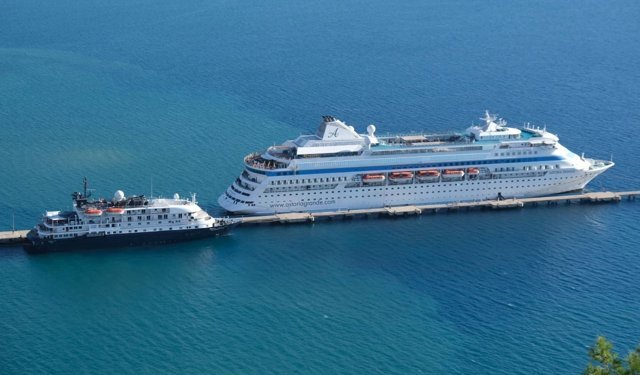 Denizde turizm hareketliliği: Ocak'ta 18 kruvaziyer demirledi
