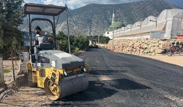 Kumluca’da bozuk yollar bakıma alındı!