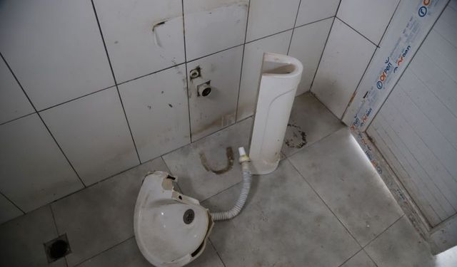 Mersin’de park saldırısı! Kamu malına zarar verdiler