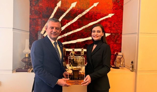 Saniye Caran iddialara sünger çekti! Özgür Özel’i ziyaret etti