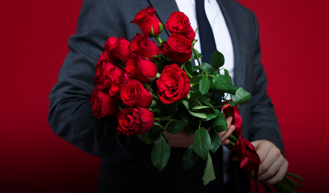 Antalya’da bir gül 200 TL oldu! Buketler 10 bin TL’ye çıktı