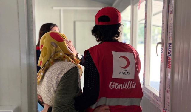 Antalya'da fırtınada evi zarar gören nine ve toruna yeni yuva