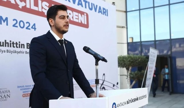 Taciz iddiasıyla gündeme gelen Taylan Şanlı CHP'lilerle kitap okudu!