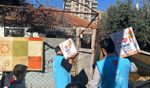 Diyanet Vakfı Antalya'dan ihtiyaç sahiplerine gıda yardımı