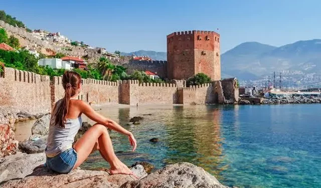 Alanya'dan acentelere sert çıkış: "Savaşı bahane etmeyin!"