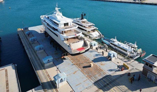 Antalya Serbest Bölge'de üretilen 58 metrelik dev süper yat Amanda mavi sularla buluştu