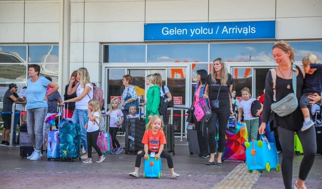 Antalya’ya gelen turist sayısı yüzde 18 düştü!