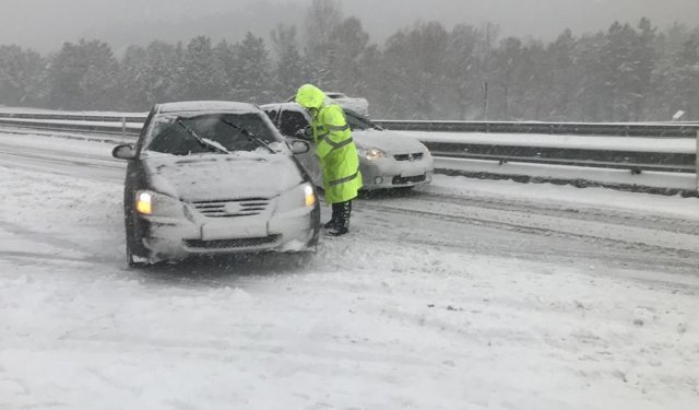 Antalya-Konya yolunda kar kalınığı 15 santimetreye ulaştı