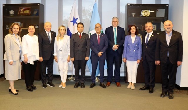 Antalya'nın kadın vekilleri Panama çıkarmasında! Türk dizileri damga vurdu