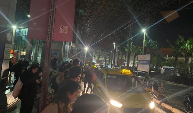 Bayram dönüşü Antalya Otogarı’nda taksi krizi! Tansiyon yükseldi