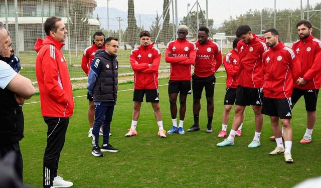 Antalyaspor izin yapmadan başladı!