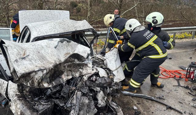 Isparta-Antalya yolunda bayram dönüşü ölümlü kaza!