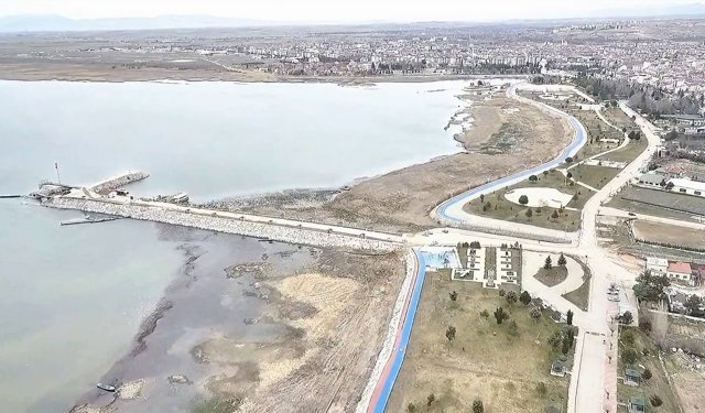 Yağışlara rağmen Beyşehir Gölü’nde su seviyesi yükselmedi