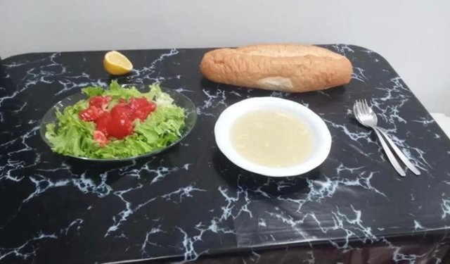 Emeklinin iftarı çorba, ekmek… Fotoğrafı 592 milletvekiline gönderdi