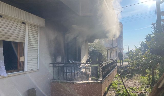Antalya'da çocuğun ateşle oyunu yangınla sonuçlandı