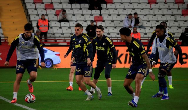 Fenerbahçe Antalyaspor karşısına 5 değişiklikle çıktı