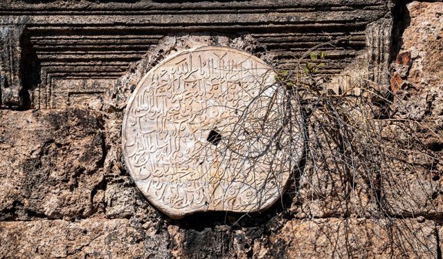Kaleiçi'nde gizli tarih ortaya çıktı: 800 yıllık kitabeler tek tek fotoğraflandı