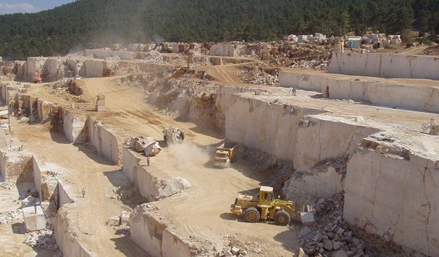 Finike’de Yunus Başaran ateş püskürdü: “Düşman işgalinden daha beter”