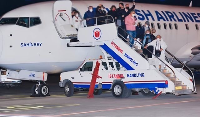 Havalimanında 2 bin TL bayram harçlığı tartışma yarattı: Çalışma koşulları mercek altında!