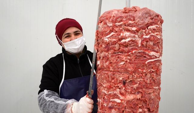 Antalya OSB’de kadın emeği üretim hattında