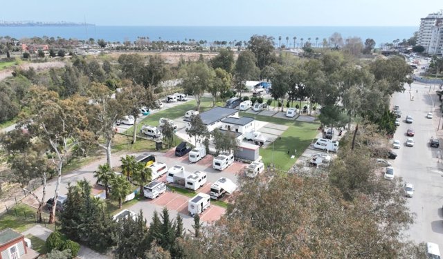 Antalya Karavan Park yerli ve yabancı turistlerle doldu