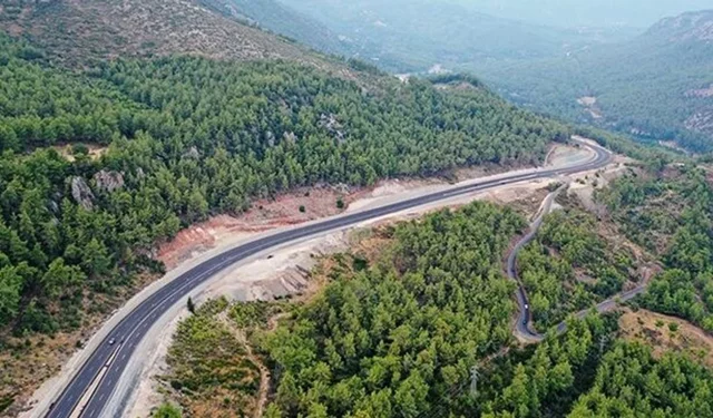 Kumluca - Antalya yolunda çalışmalar sürüyor