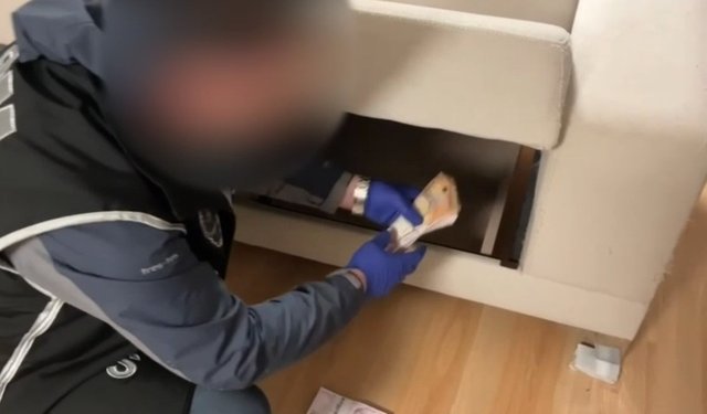 Marmaris Belediyesi’ne yönelik rüşvet soruşturmasında döviz ve altınlar ele geçirildi!