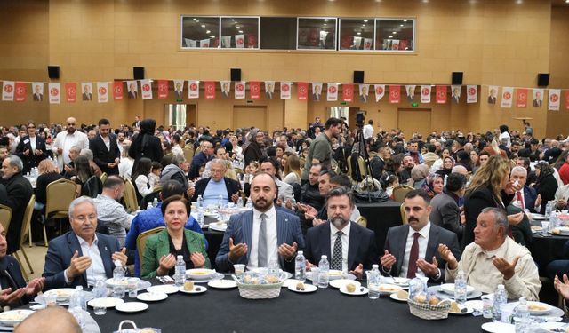 Kepez’de MHP iftarında 1500 kişi aynı iftar sofrasında buluştu