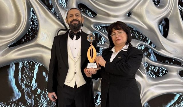 Yılın Barış İnsanı Ödülü ünlü yazar Akif Manaf’a verildi