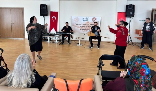 Alanya Huzurevinde Yaşlılar Haftası coşkusu! Gönüllerince eğlendiler