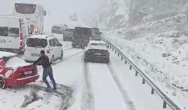 Antalya’da sürpriz kar yağışı: Alacabel’de 25 cm'ye ulaştı