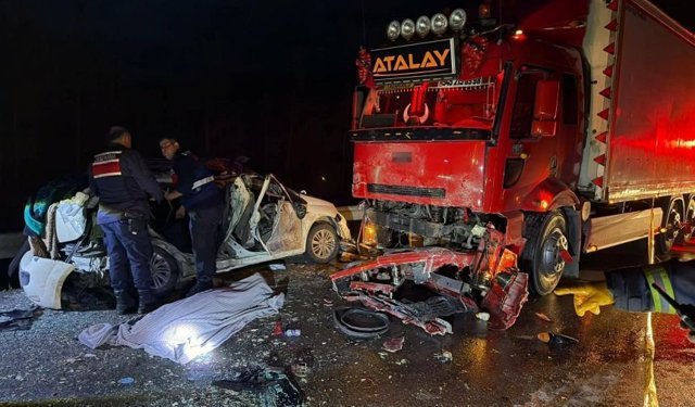 Isparta-Antalya yolunda yine kaza! 1 can kaybı, 4 yaralı