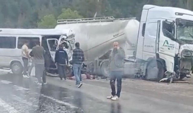 Antalya-Isparta yolunda feci kaza! Çok sayıda ölü var