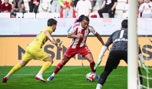 Antalya’da nefesler tutuldu: Gerilim yaşanan maçta gol sesi çıkmadı!