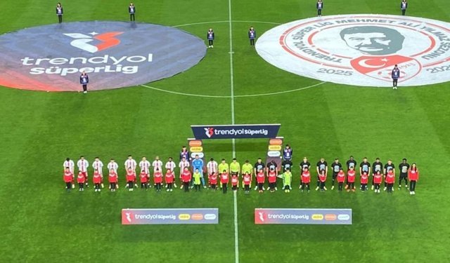 Antalyaspor–Konyaspor maçında duygusal anlar: Kahramanmaraşlı çocuklar unutulmadı